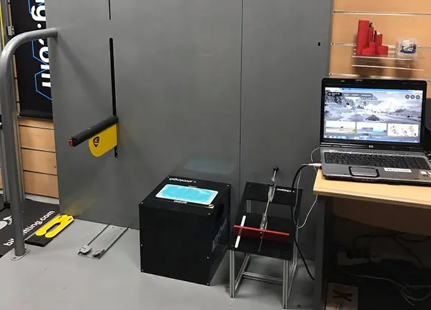 Configuration de test avec des équipements et un ordinateur portable affichant une image de paysage enneigé à Nogent-Sur-Marne dans le Val-de-Marne près de Montreuil 